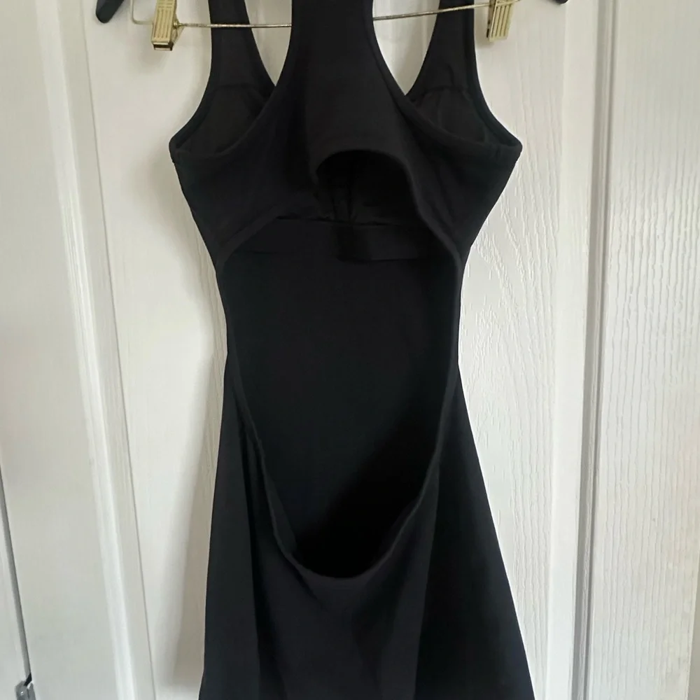 TnAction Aritzia Surpass Sports Dress - Picture 6 of 7
